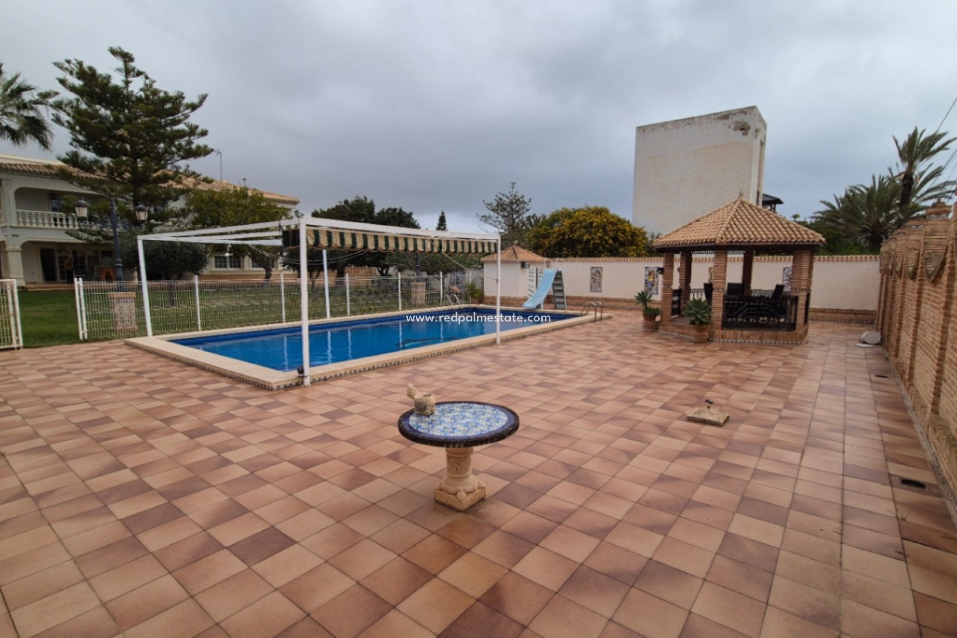 Resale - Villa -
Orihuela Costa - Inland