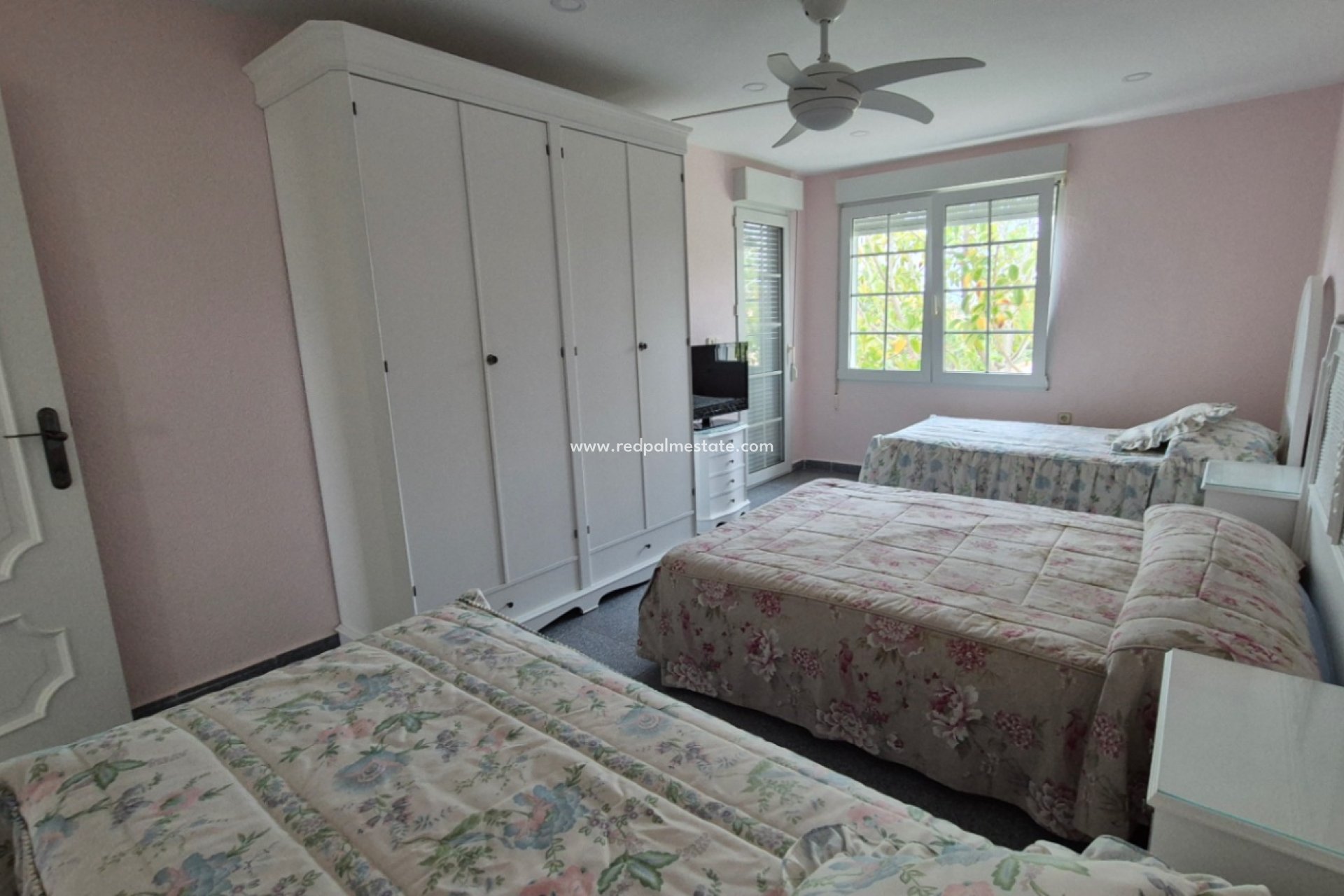 Resale - Villa -
Orihuela Costa - Inland