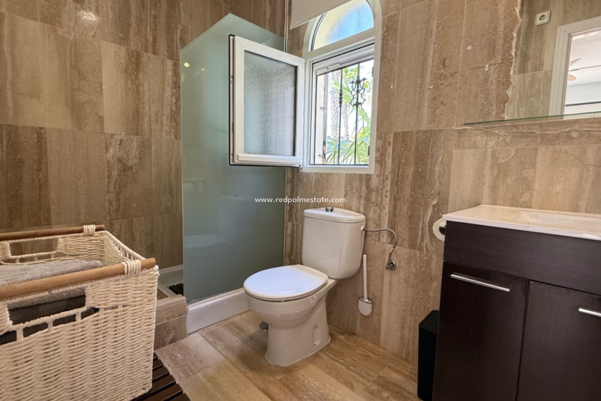 Resale - Villa -
Orihuela Costa - Inland