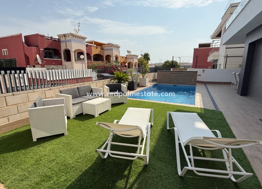 Resale - Villa -
Orihuela Costa - Inland