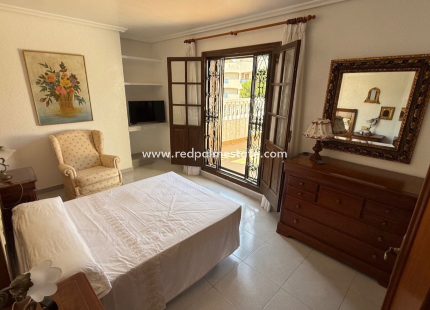 Resale - Villa -
Orihuela Costa - Inland