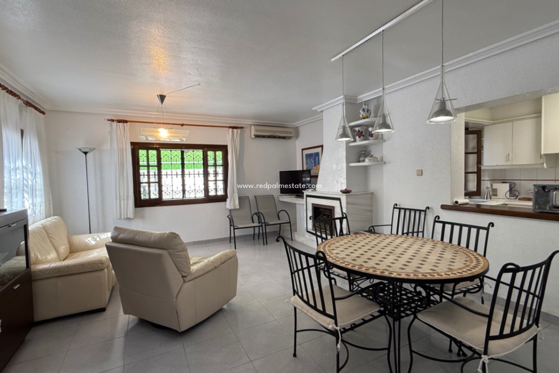 Resale - Villa -
Orihuela Costa - Inland