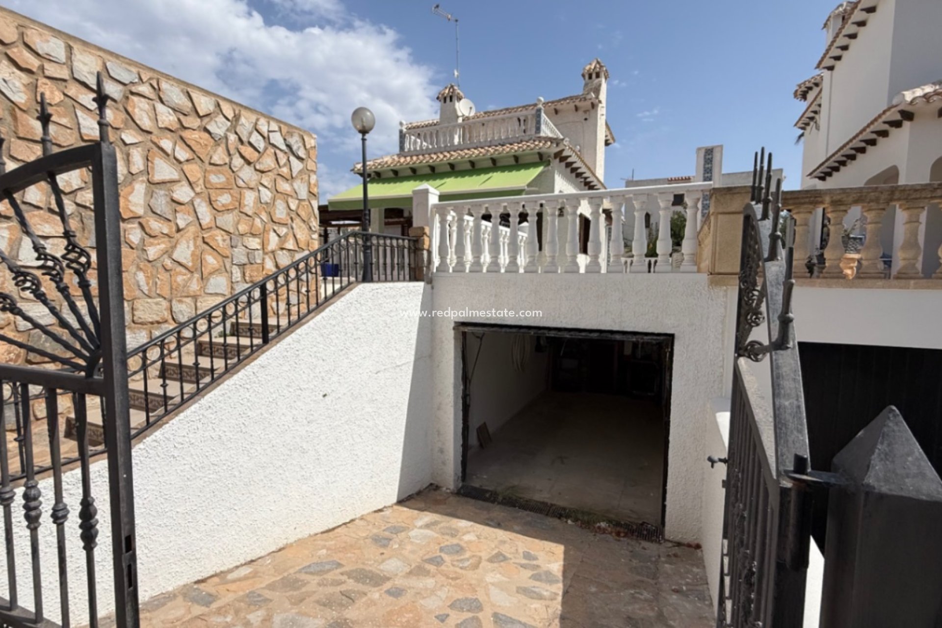 Resale - Villa -
Orihuela Costa - Inland