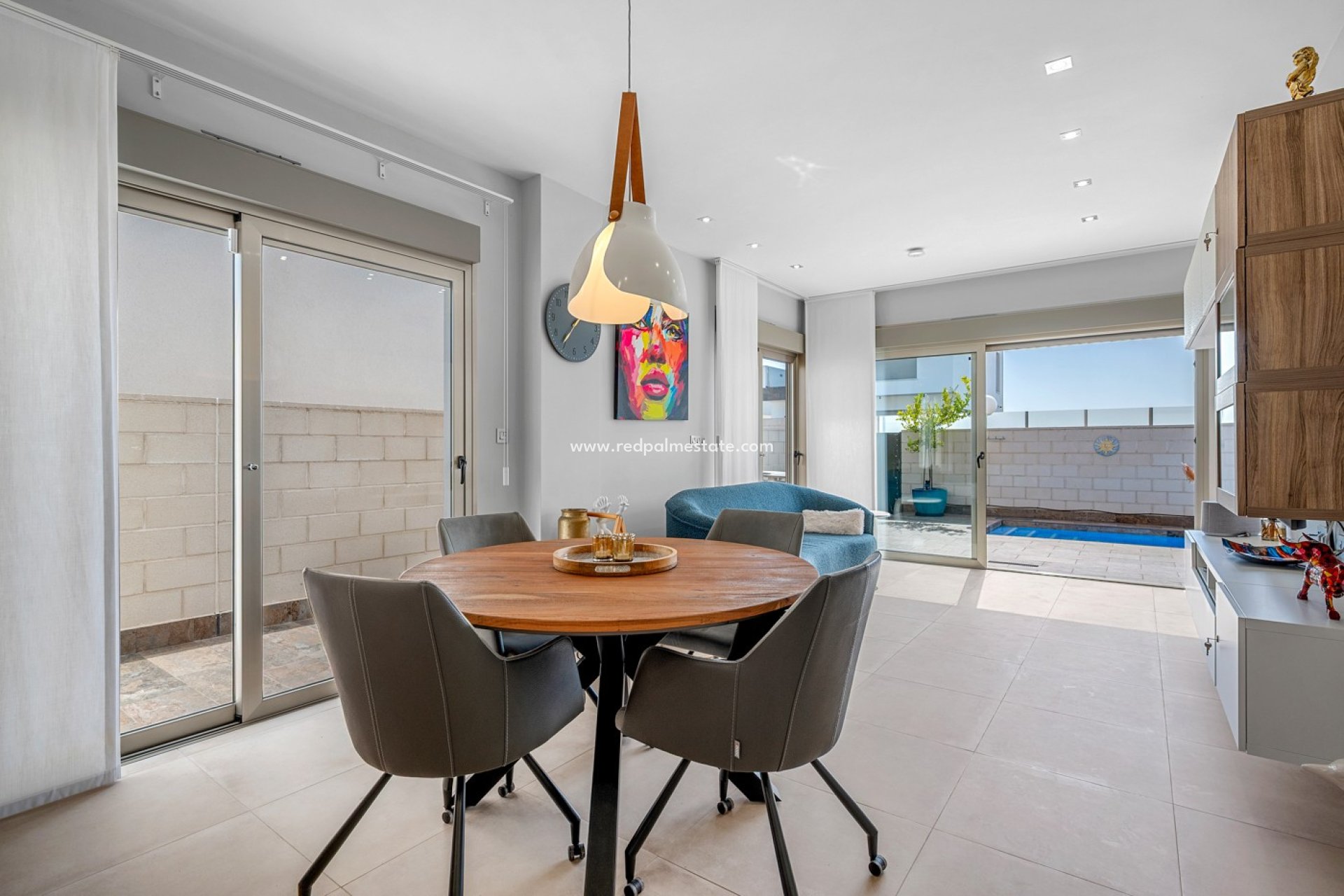 Resale - Villa -
Orihuela Costa - Inland