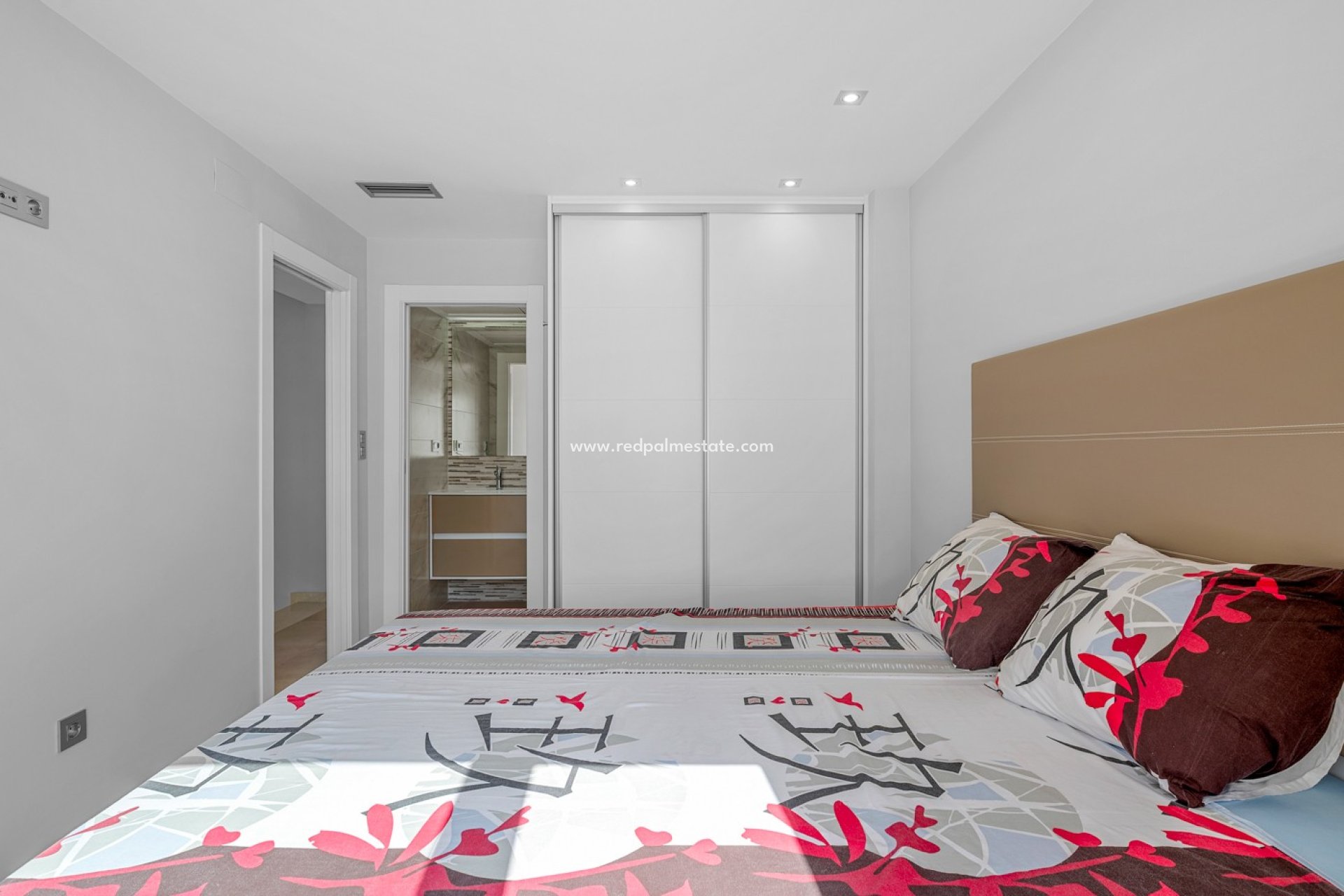 Resale - Villa -
Orihuela Costa - Inland