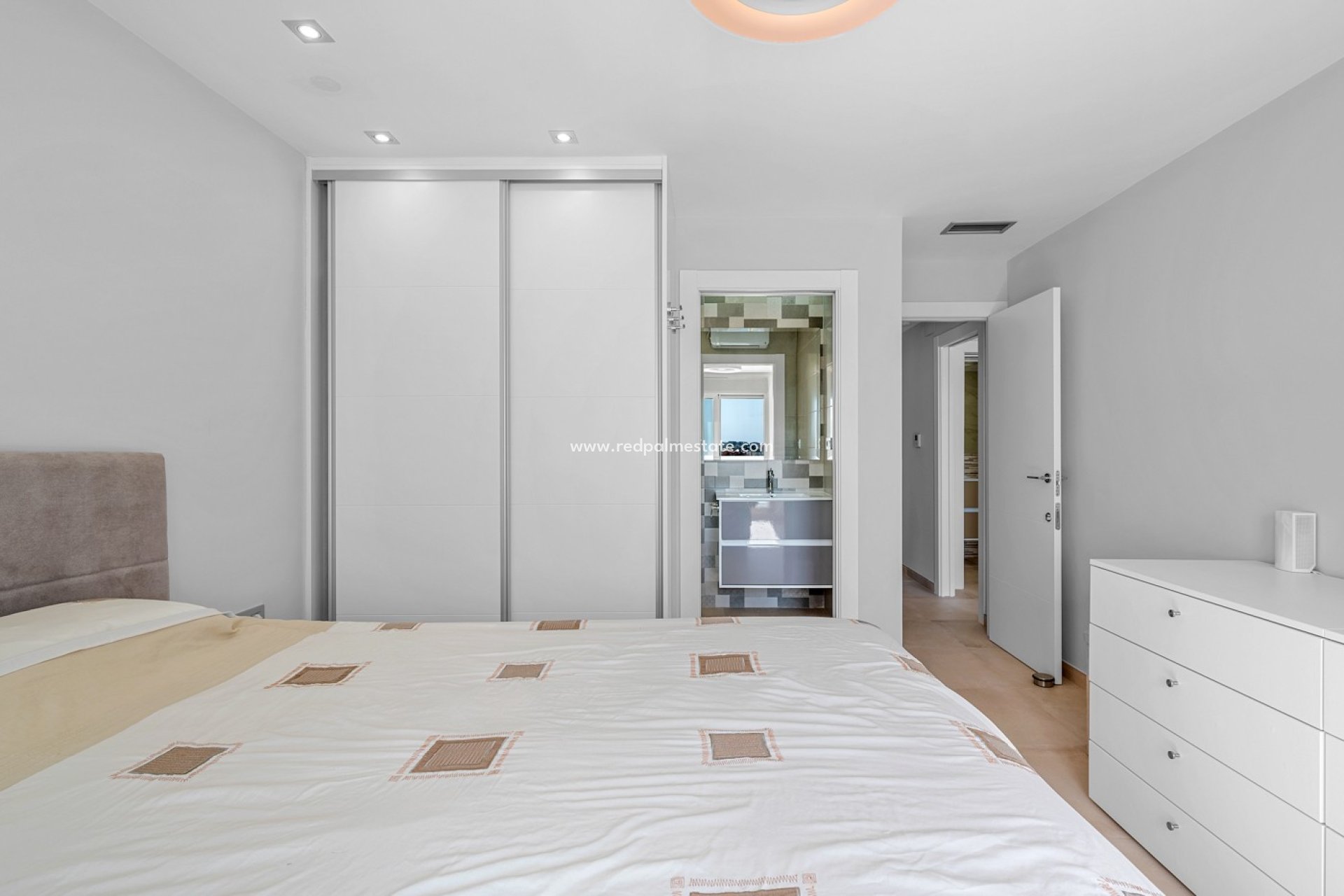 Resale - Villa -
Orihuela Costa - Inland