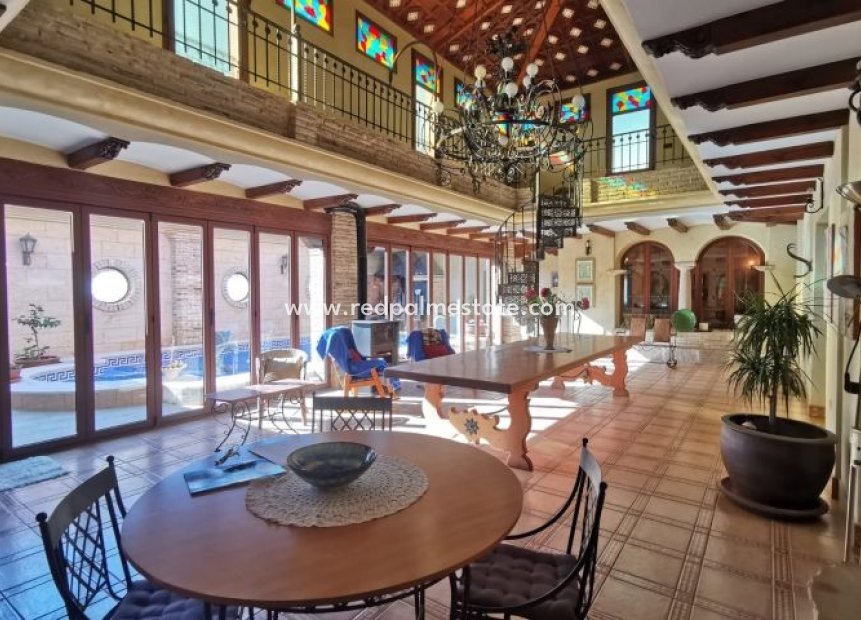 Resale - Villa -
Orihuela Costa - Inland