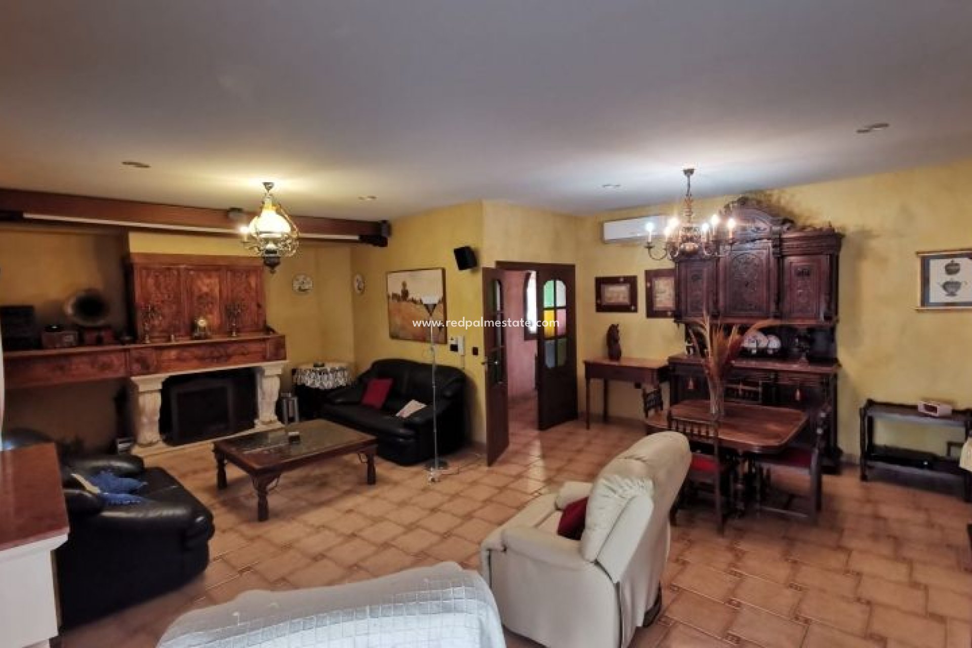 Resale - Villa -
Orihuela Costa - Inland