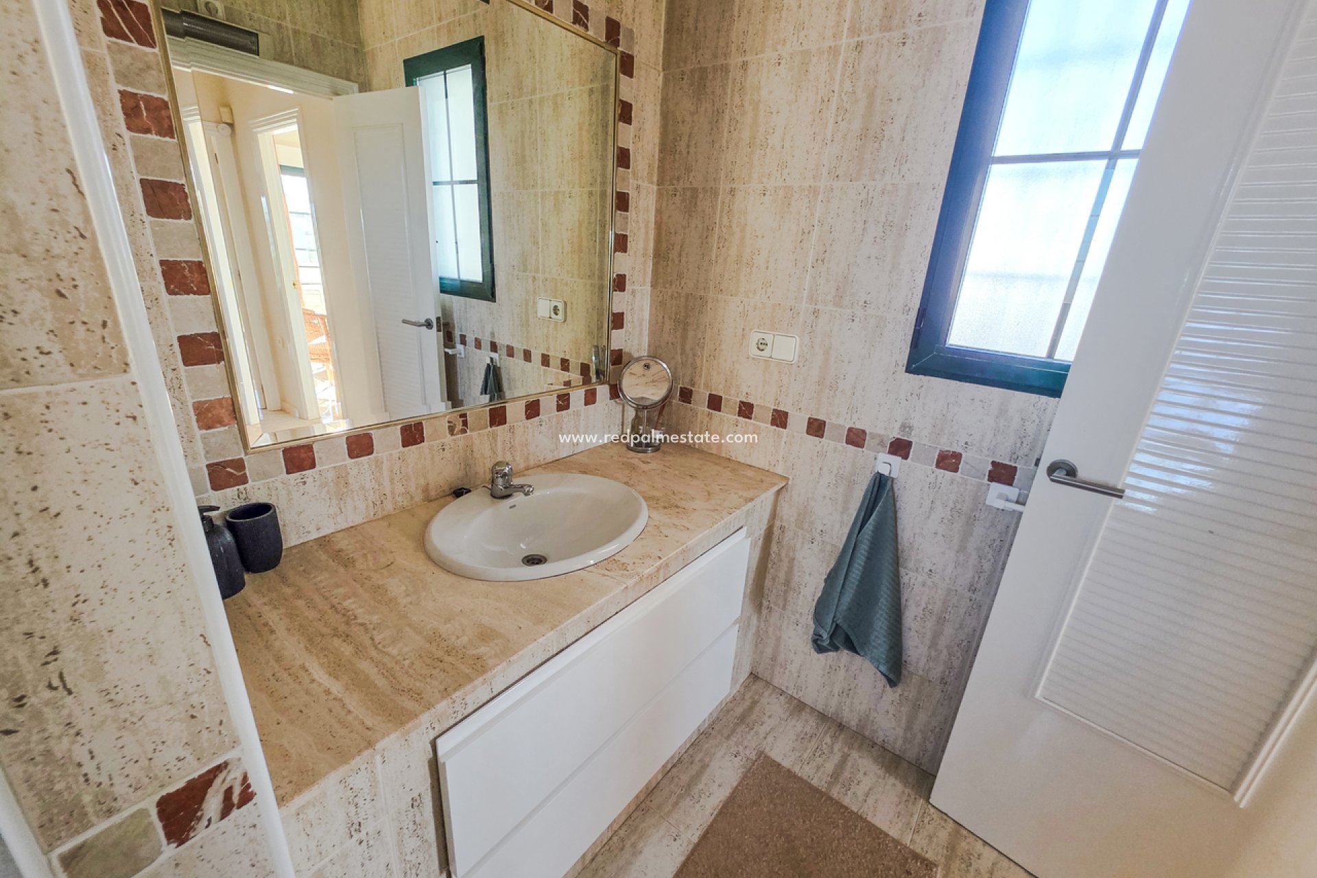 Resale - Villa -
Orihuela Costa - Inland