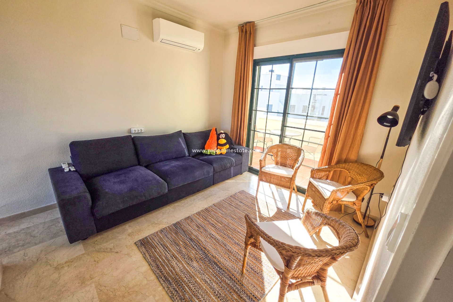 Resale - Villa -
Orihuela Costa - Inland