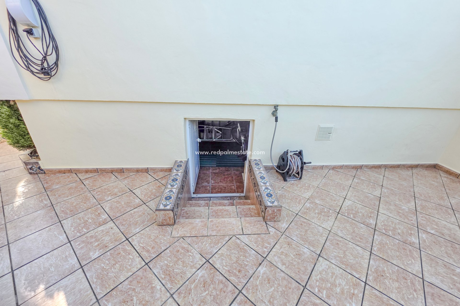 Resale - Villa -
Orihuela Costa - Inland