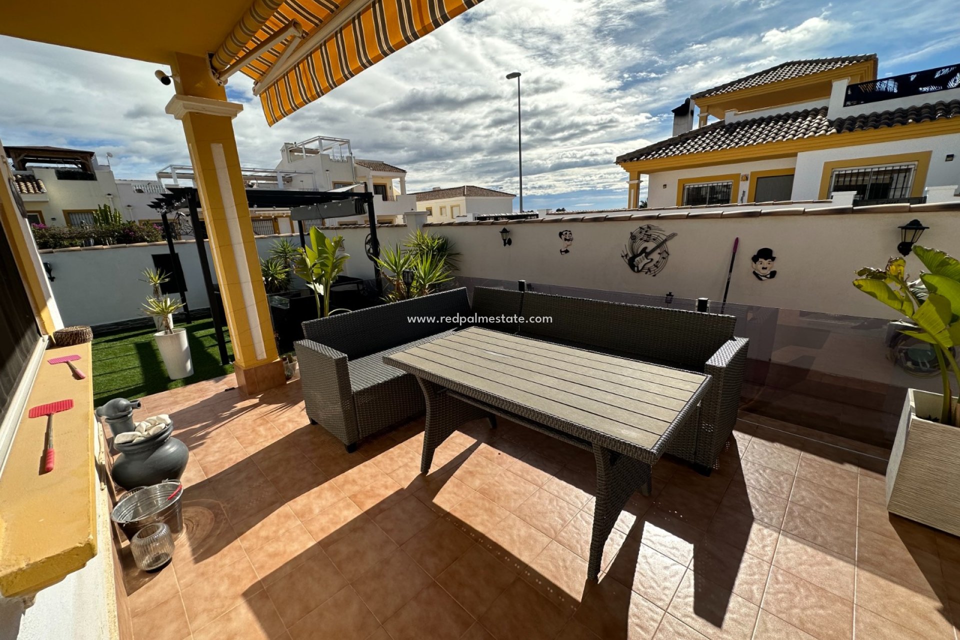 Resale - Villa -
Orihuela Costa - Inland