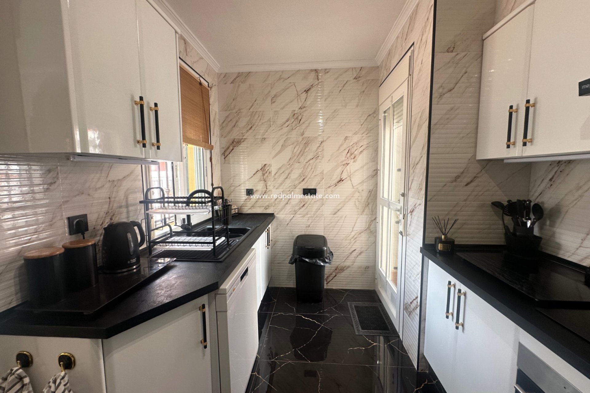 Resale - Villa -
Orihuela Costa - Inland