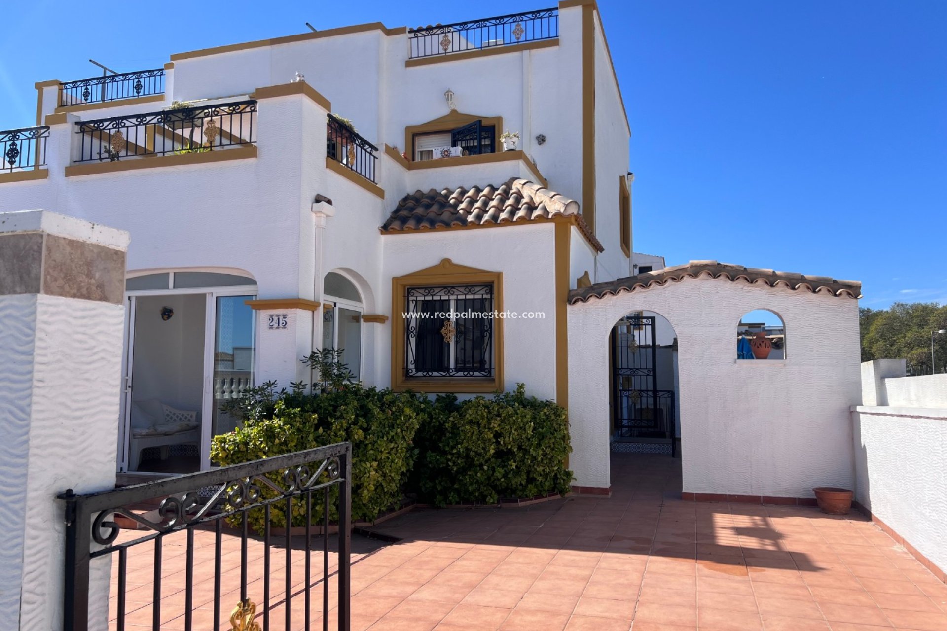 Resale - Villa -
Orihuela Costa - Inland