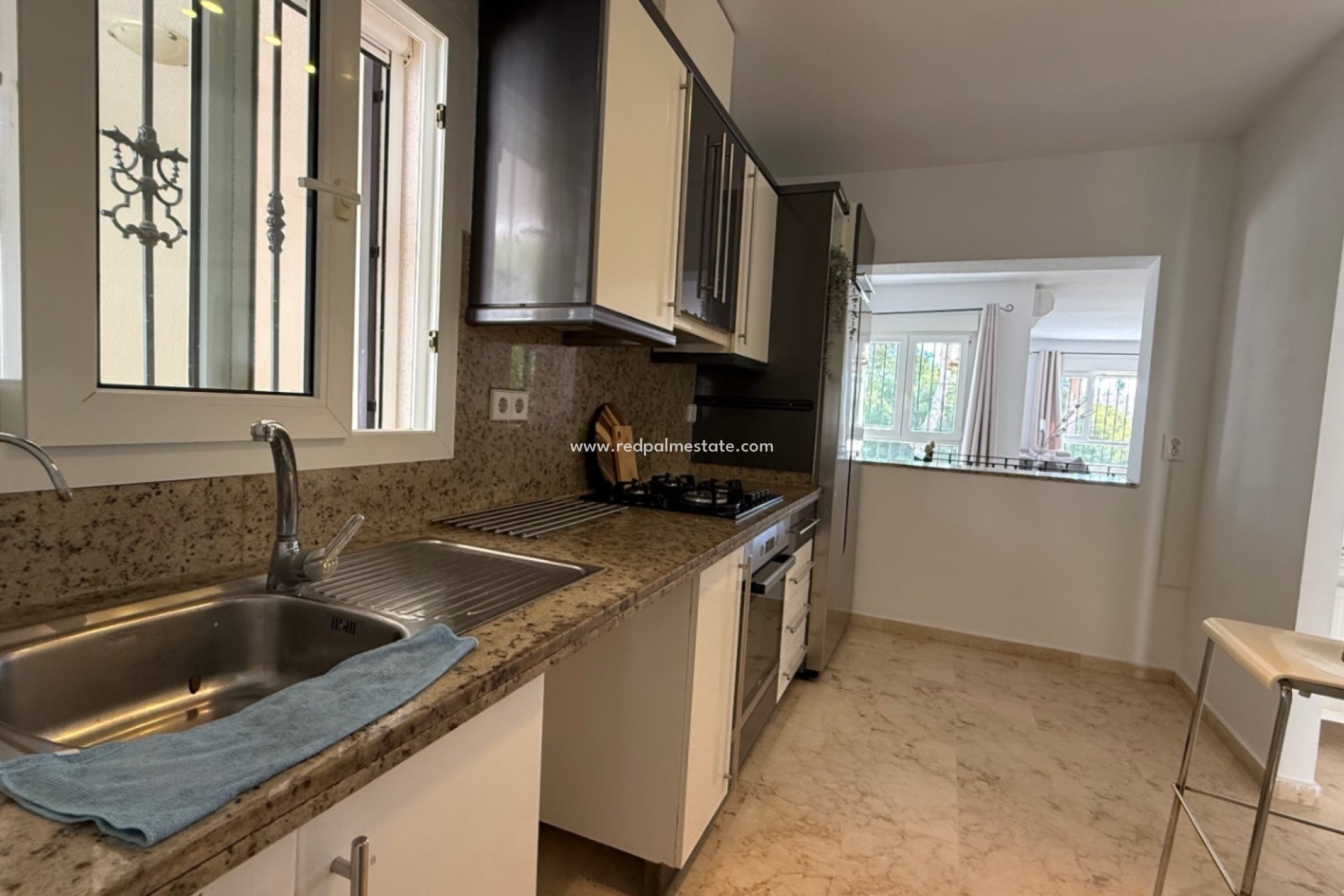 Resale - Villa -
Orihuela Costa - Inland