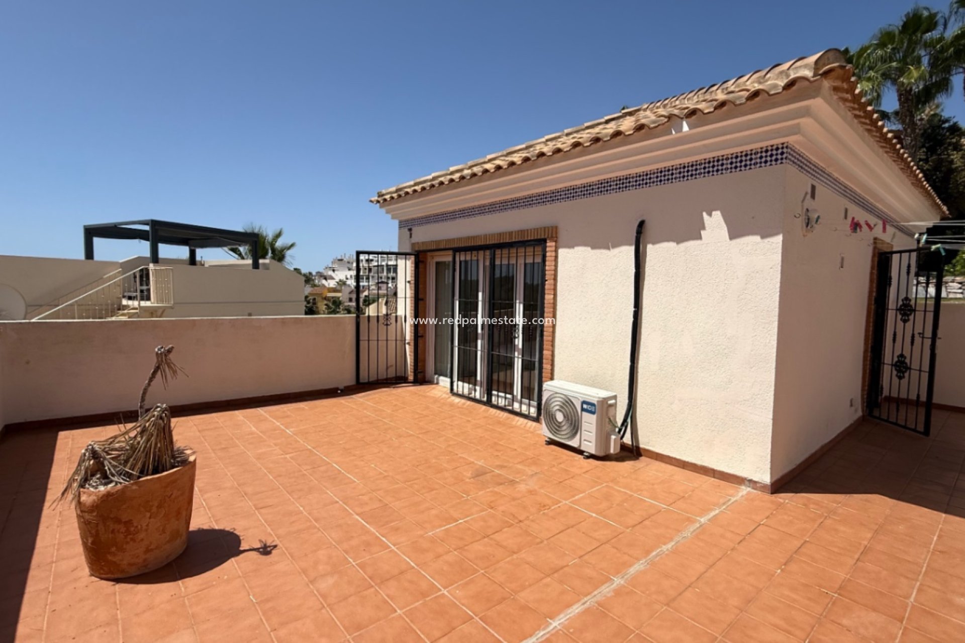 Resale - Villa -
Orihuela Costa - Inland