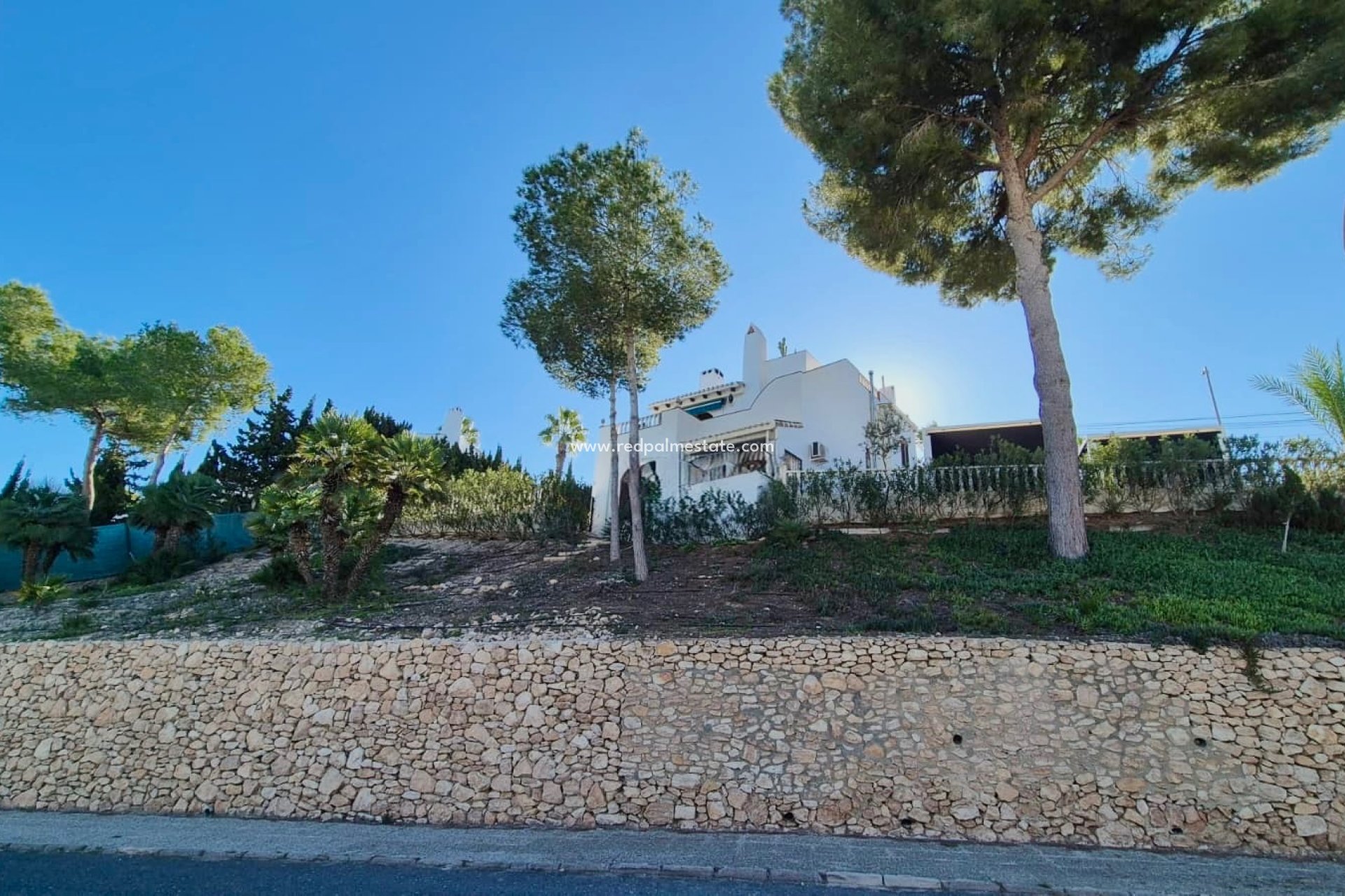 Resale - Villa -
Orihuela Costa - Inland