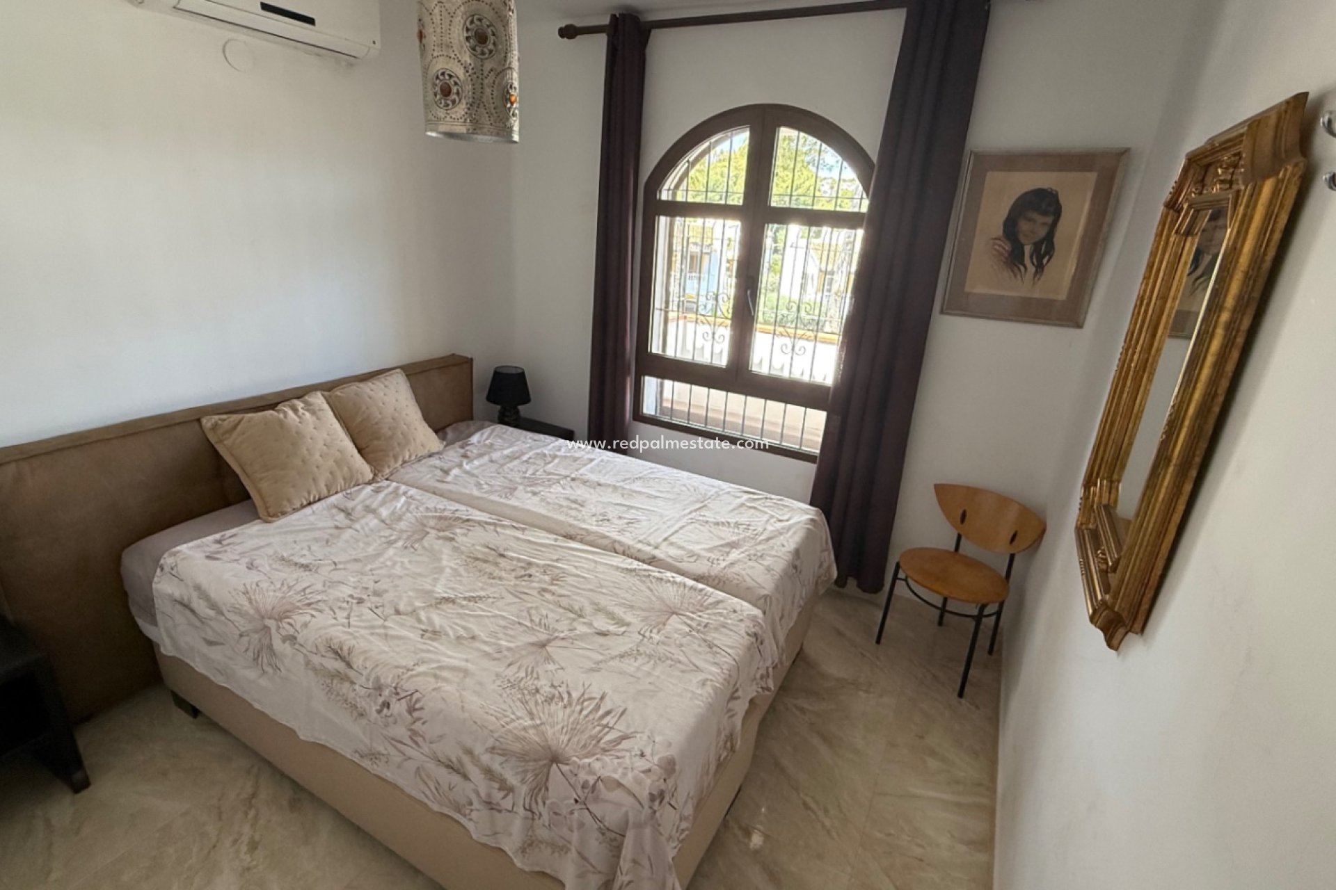 Resale - Villa -
Orihuela Costa - Inland