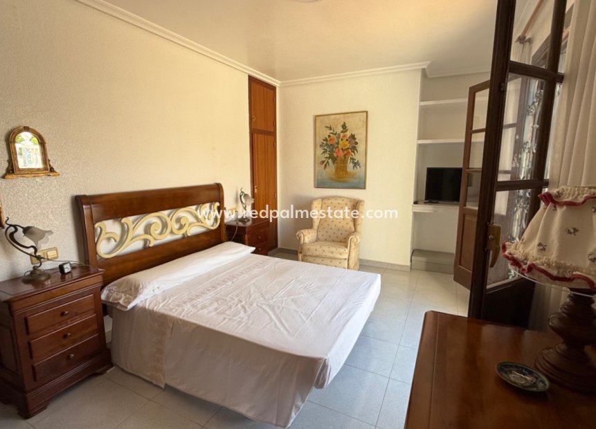 Resale - Villa -
Orihuela Costa - Inland