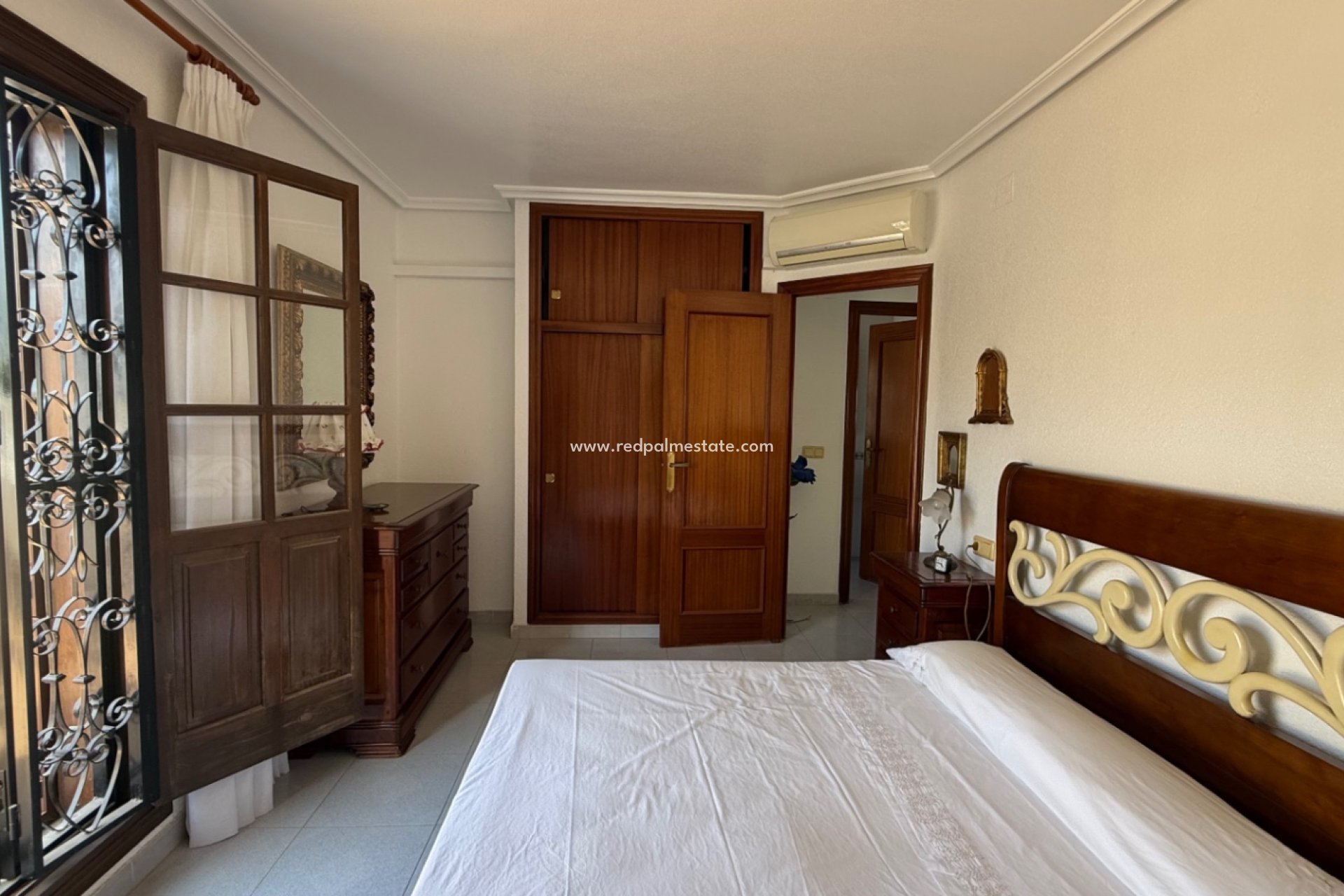 Resale - Villa -
Orihuela Costa - Inland