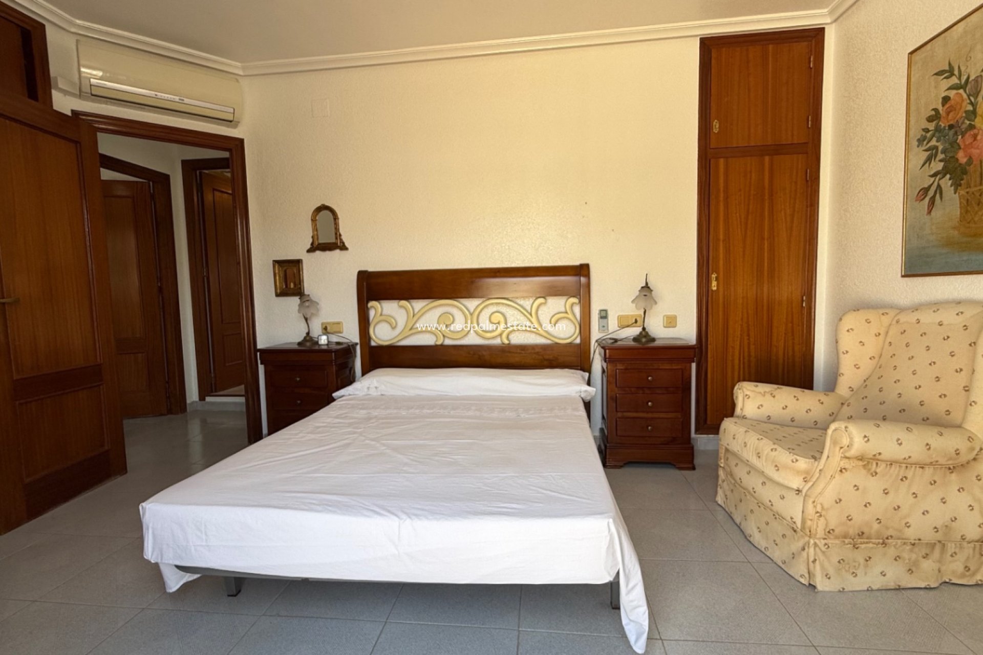 Resale - Villa -
Orihuela Costa - Inland