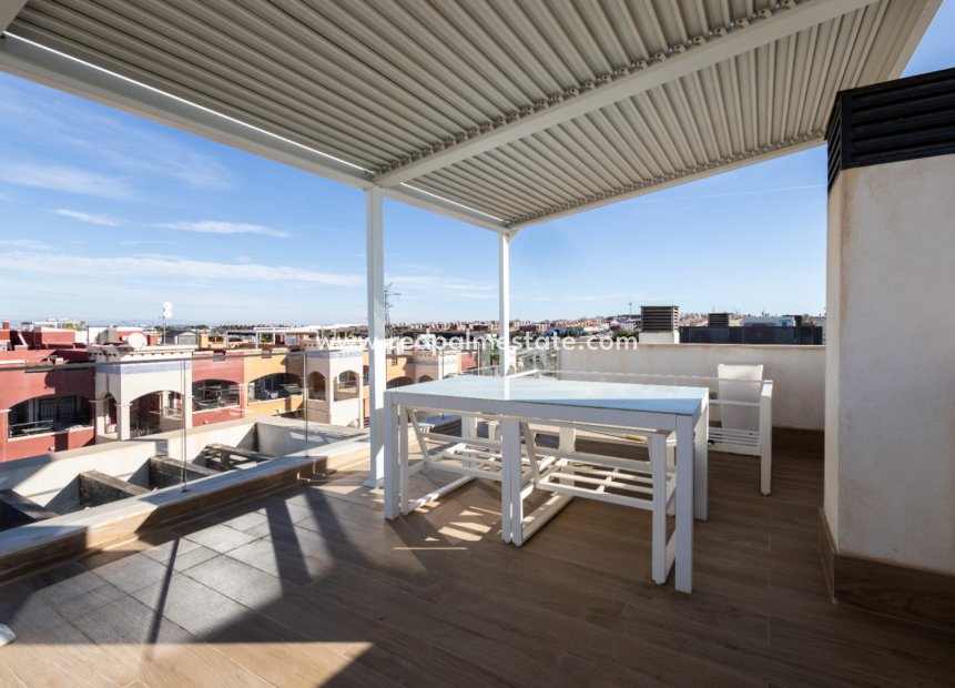 Resale - Villa -
Orihuela Costa - Inland