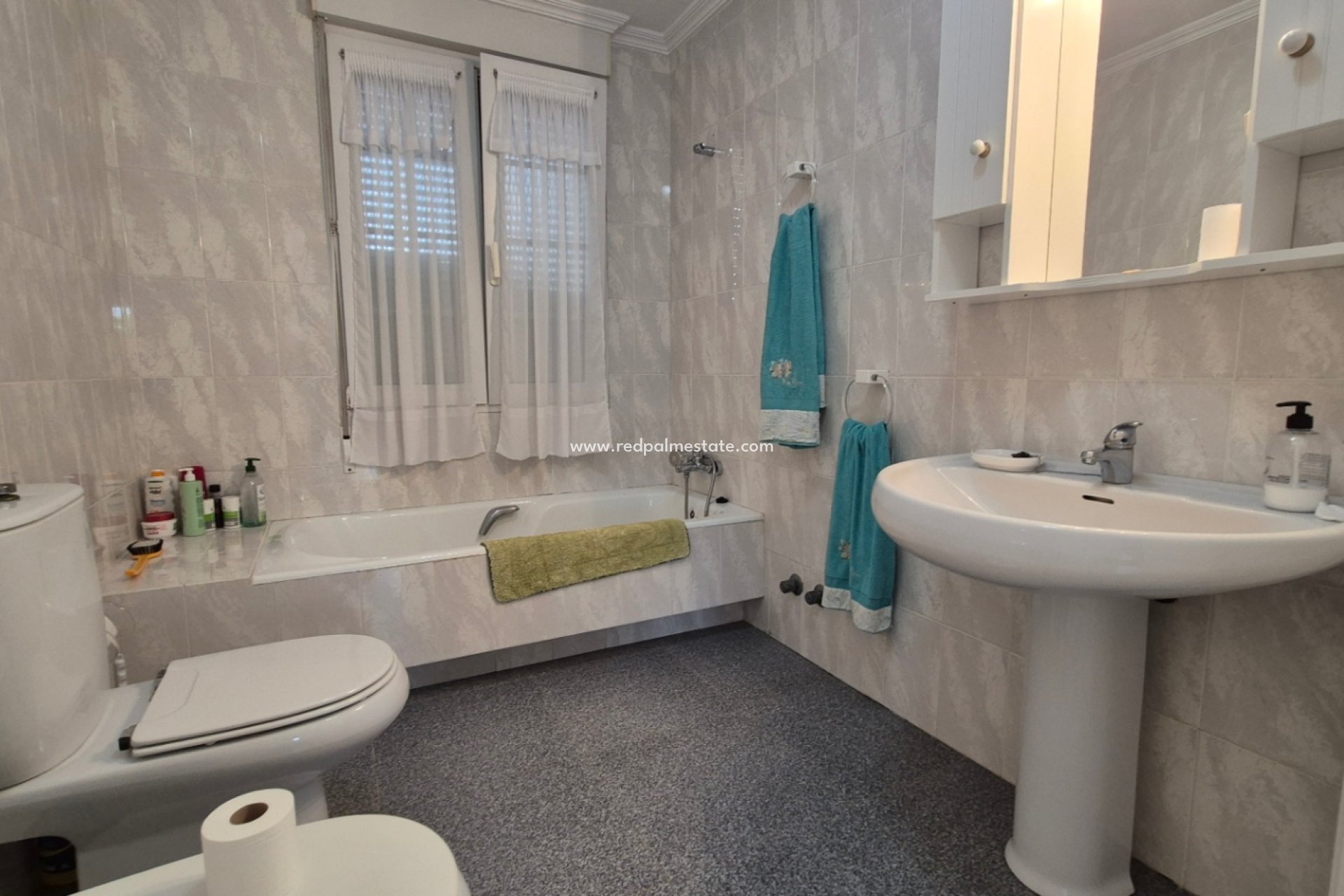 Resale - Villa -
Orihuela Costa - Inland