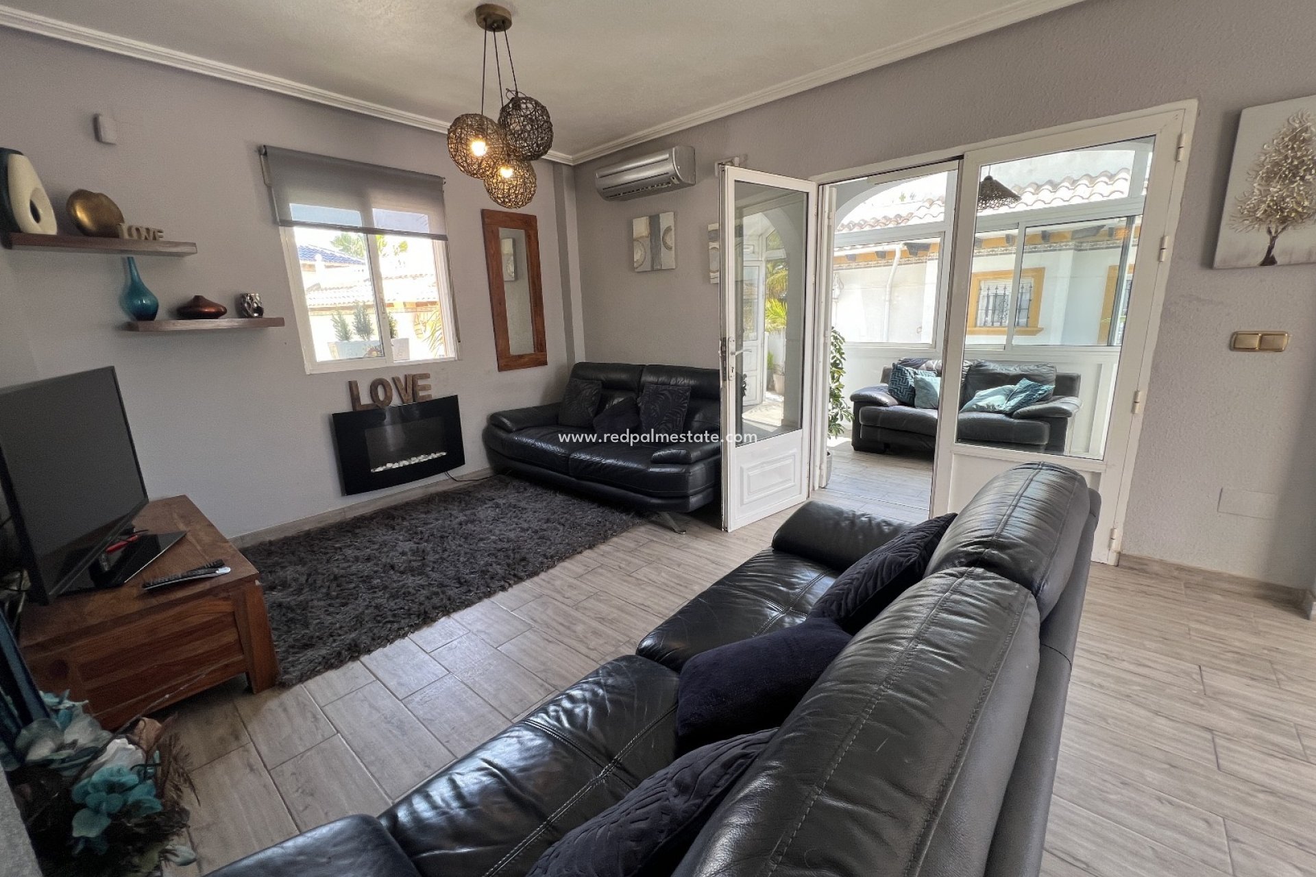 Resale - Villa -
Orihuela Costa - Inland