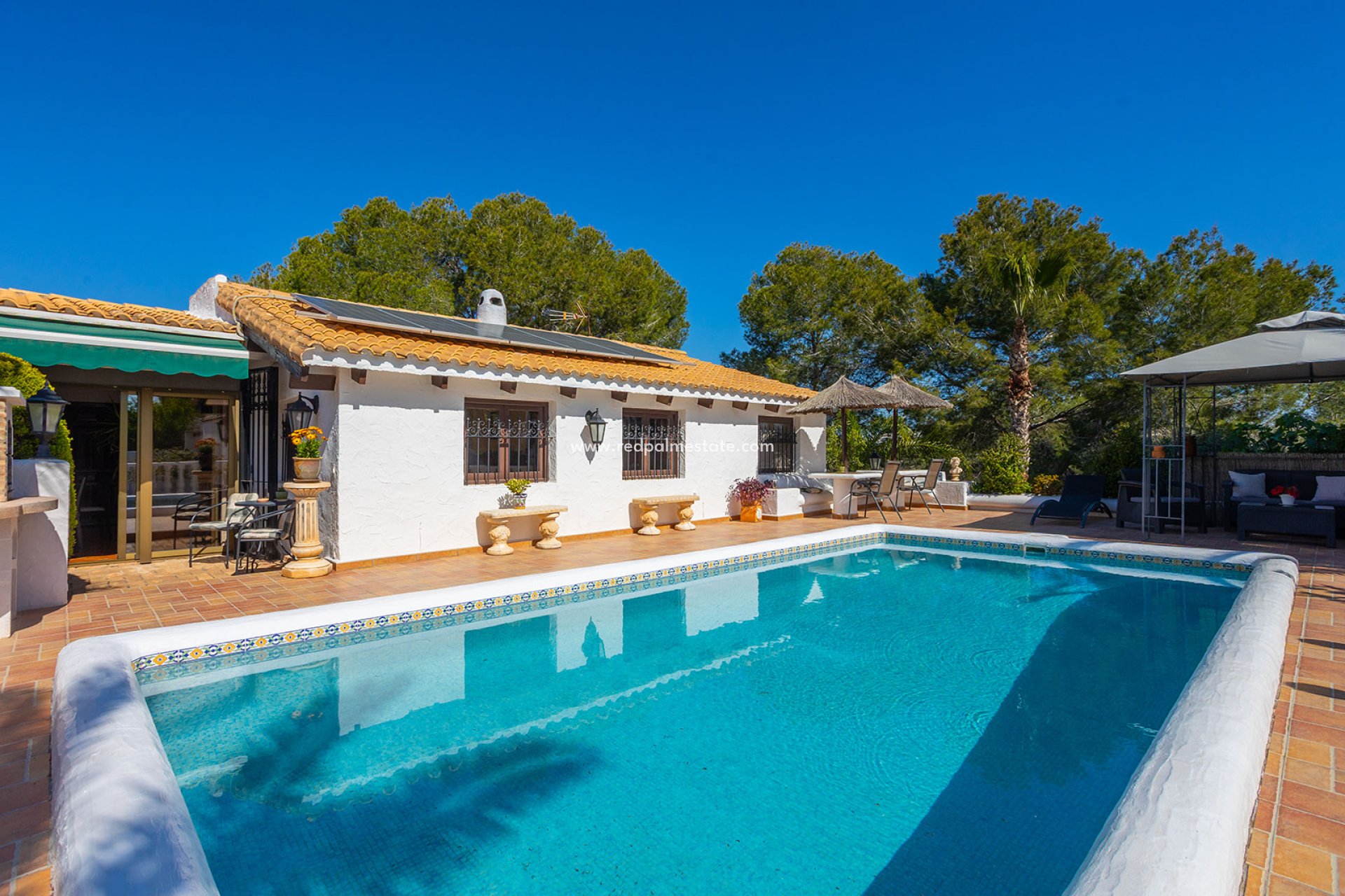 Resale - Villa -
Orihuela Costa - Inland