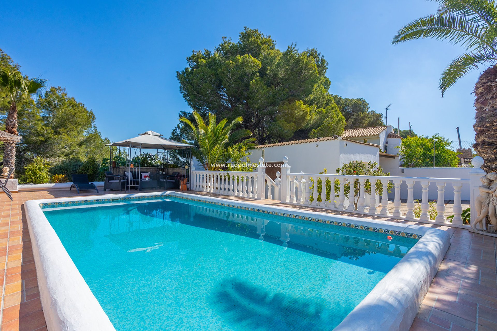 Resale - Villa -
Orihuela Costa - Inland