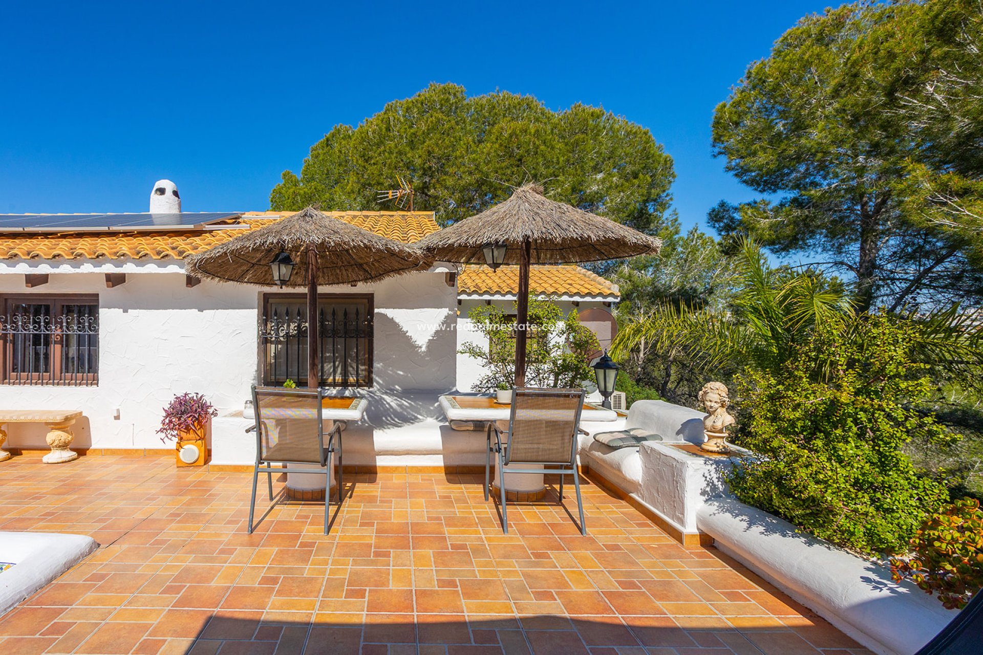 Resale - Villa -
Orihuela Costa - Inland