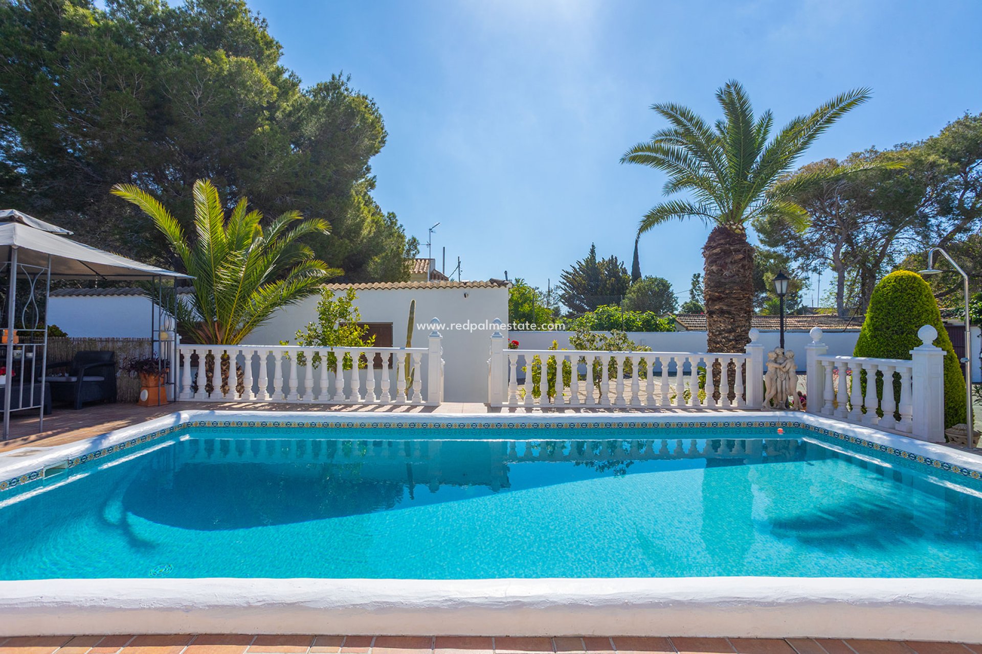 Resale - Villa -
Orihuela Costa - Inland