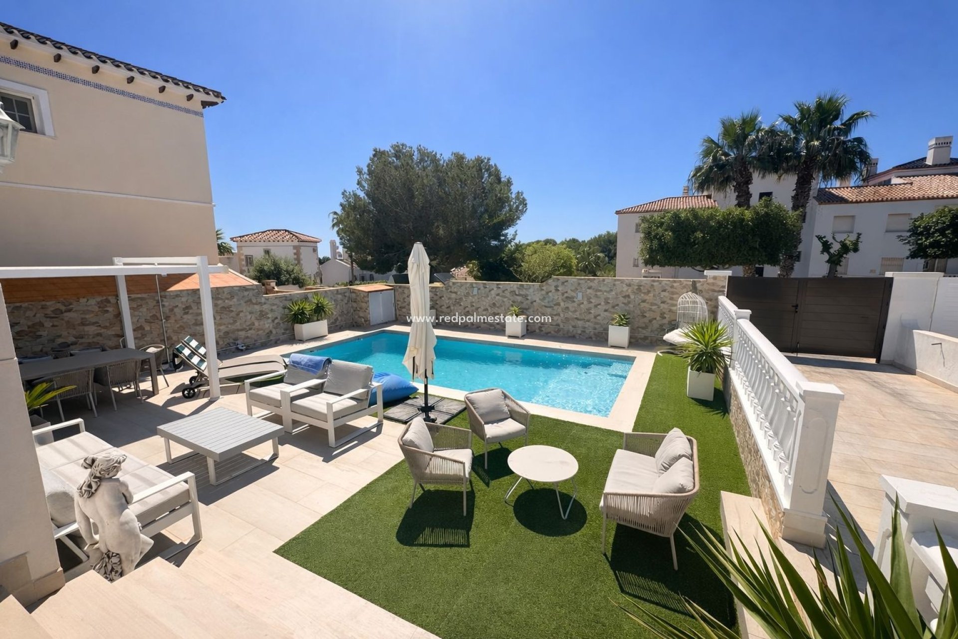 Resale - Villa -
Orihuela Costa - Inland