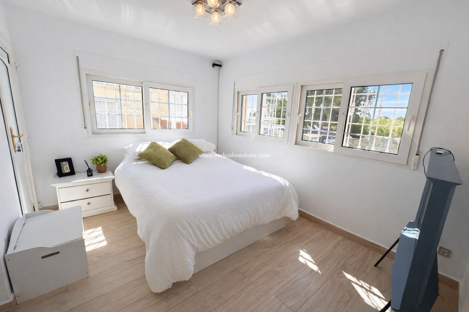 Resale - Villa -
Orihuela Costa - Inland