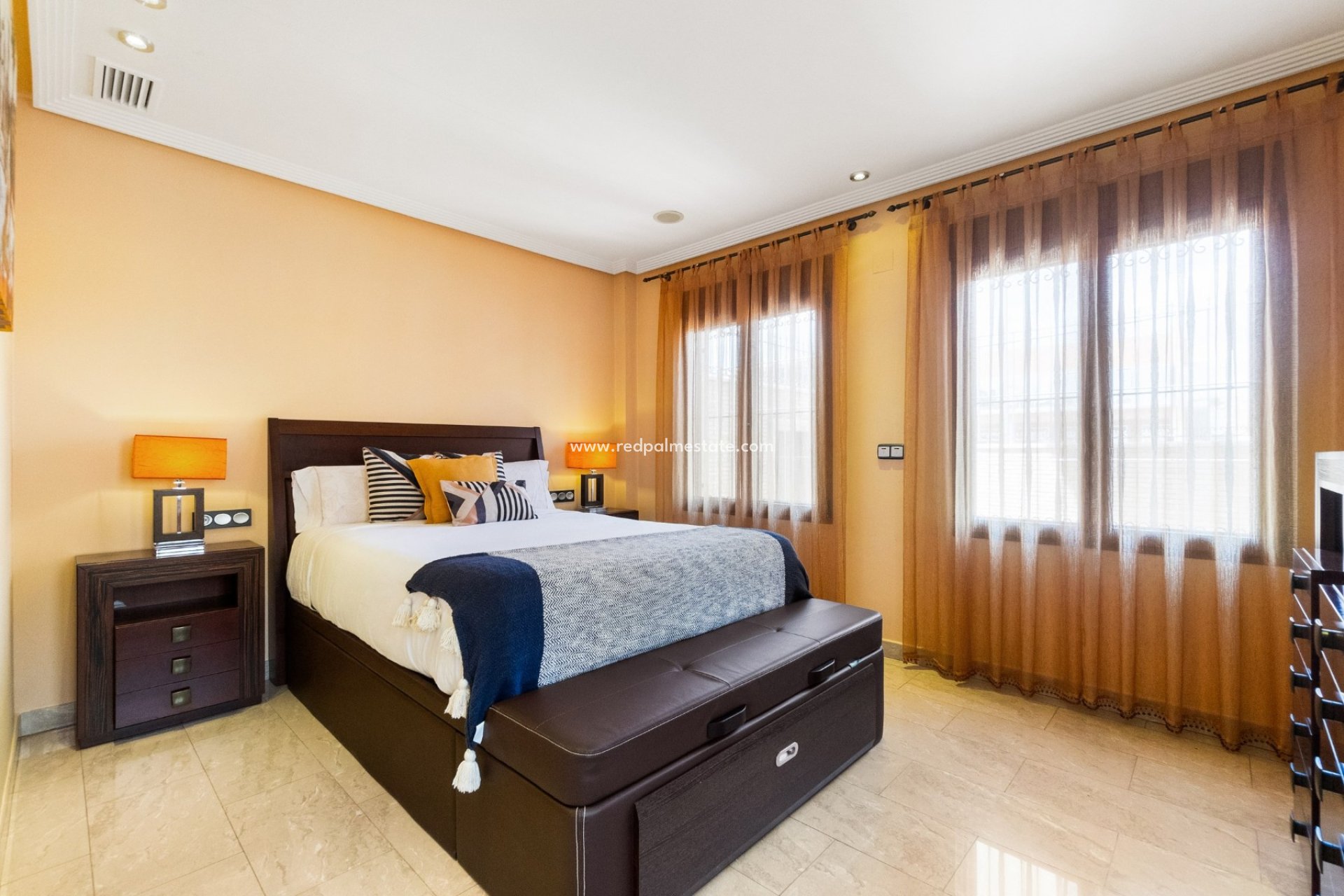 Resale - Villa -
Orihuela Costa - La Aparecida