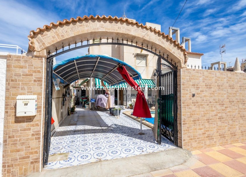 Resale - Villa -
Orihuela Costa - La Aparecida