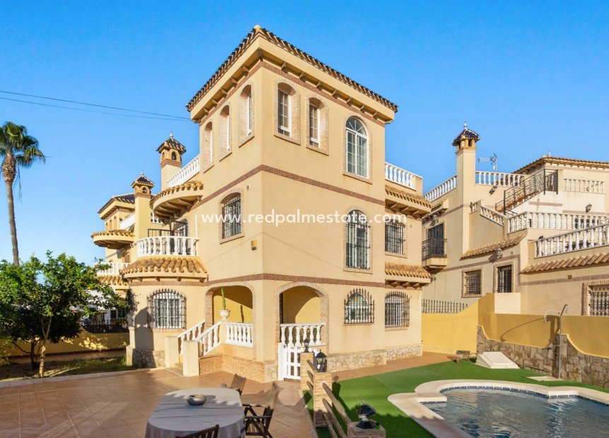 Resale - Villa -
Orihuela Costa - La Florida