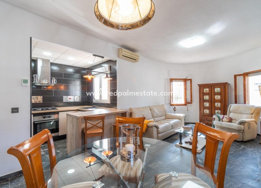 Resale - Villa -
Orihuela Costa - La Florida