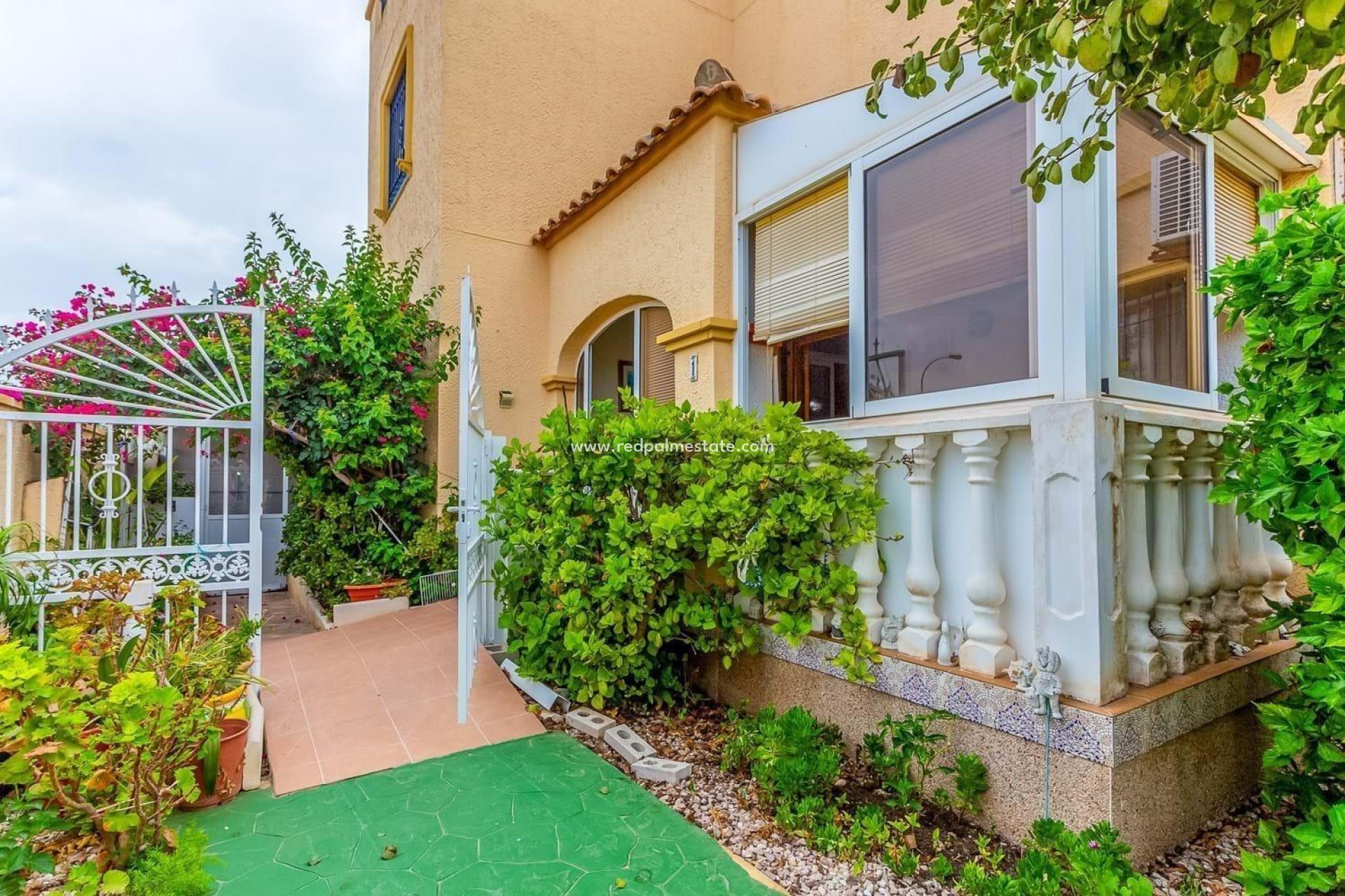 Resale - Villa -
Orihuela Costa - La Florida