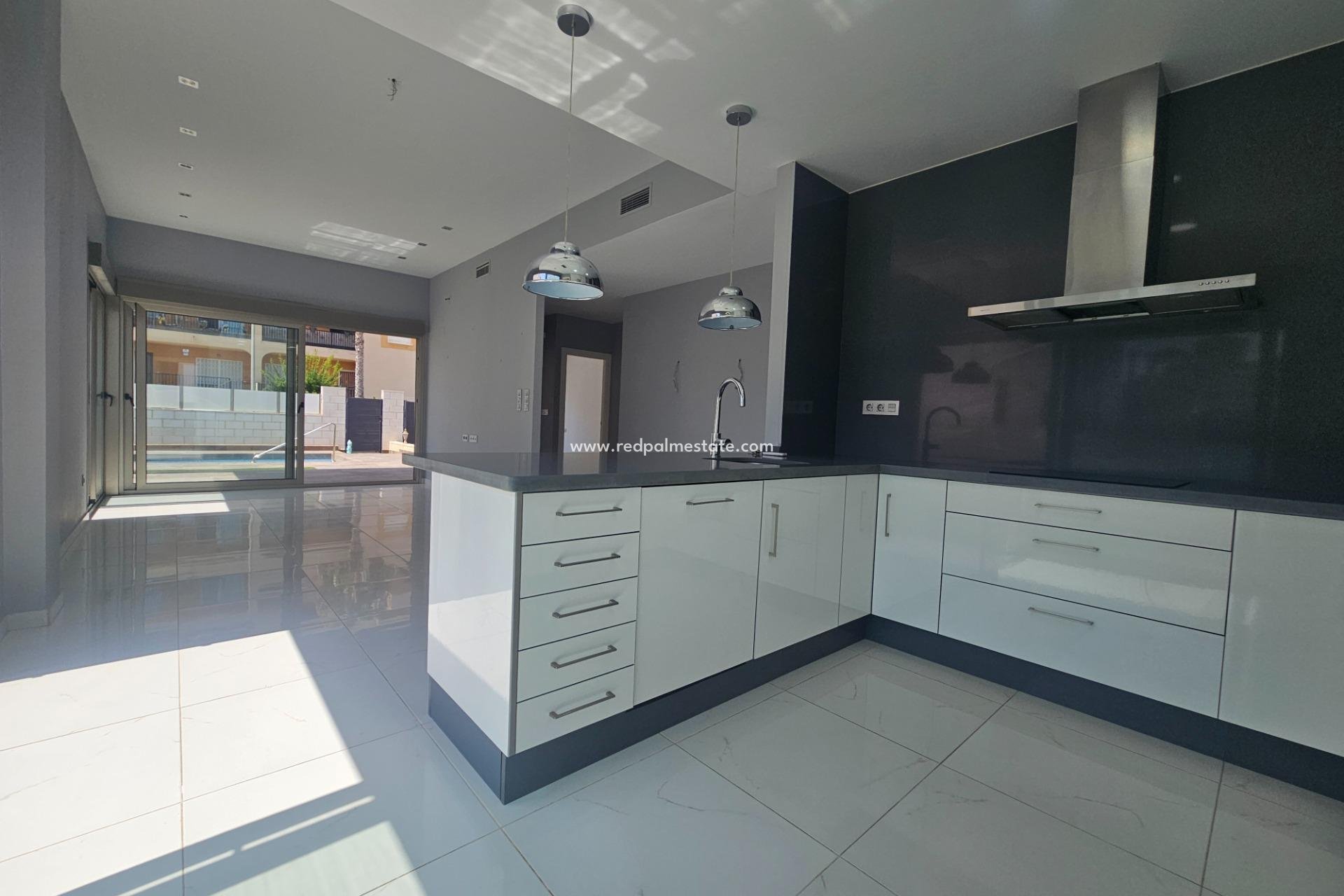 Resale - Villa -
Orihuela Costa - La Matanza