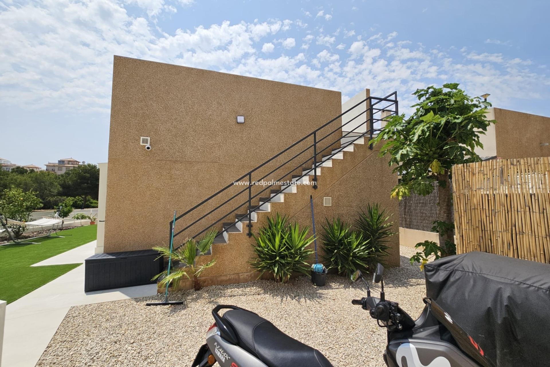 Resale - Villa -
Orihuela Costa - La Regia