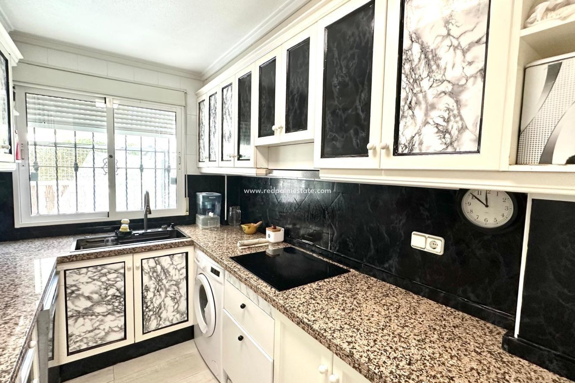 Resale - Villa -
Orihuela Costa - La Regia