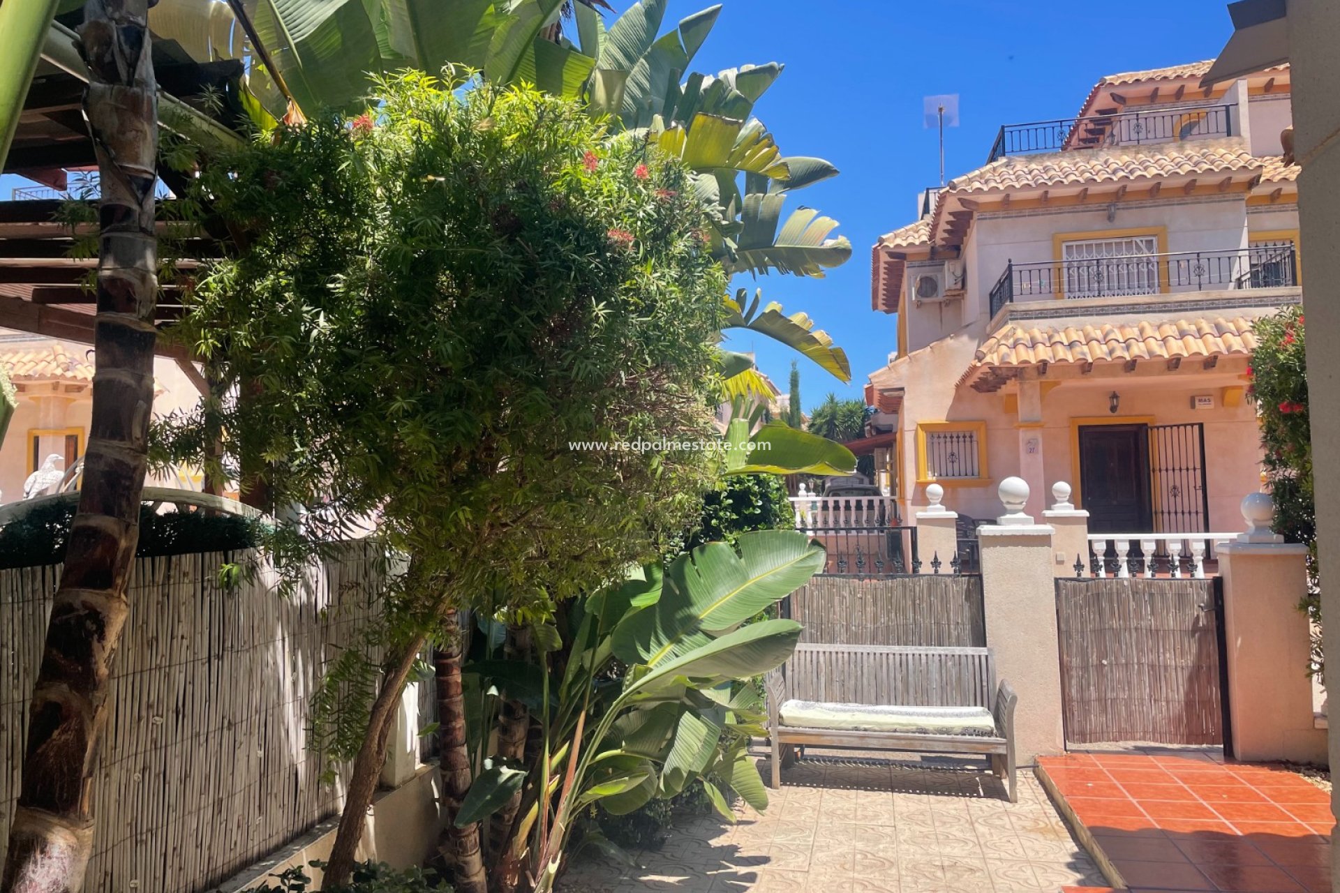 Resale - Villa -
Orihuela Costa - La Regia