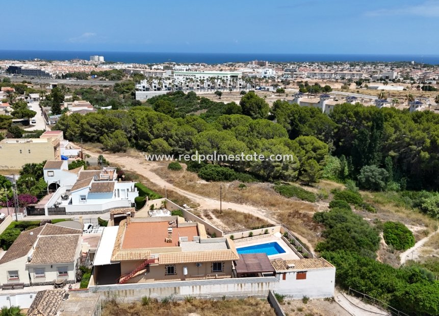 Resale - Villa -
Orihuela Costa - La Zenia