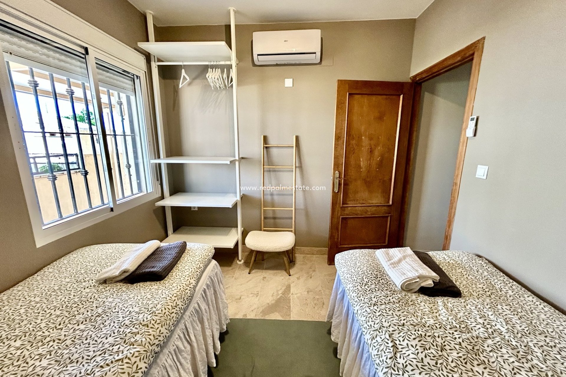 Resale - Villa -
Orihuela Costa - La Zenia