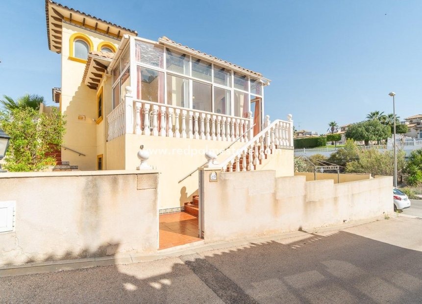 Resale - Villa -
Orihuela Costa - La Zenia