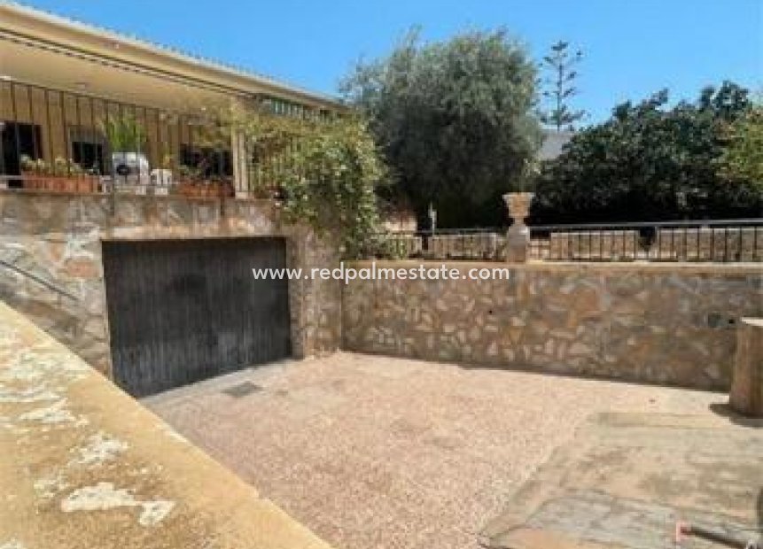 Resale - Villa -
Orihuela Costa - La Zenia