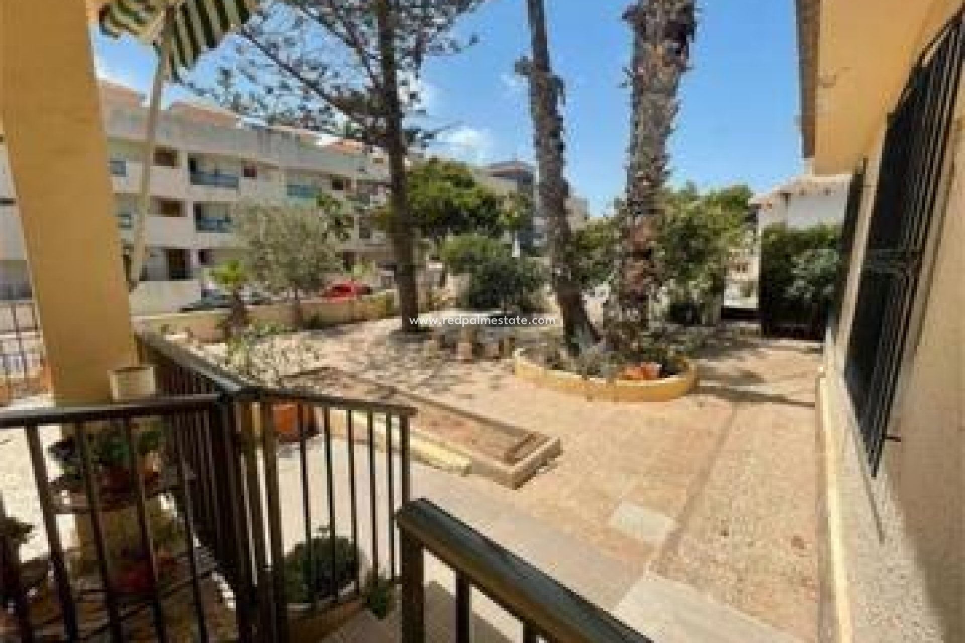 Resale - Villa -
Orihuela Costa - La Zenia