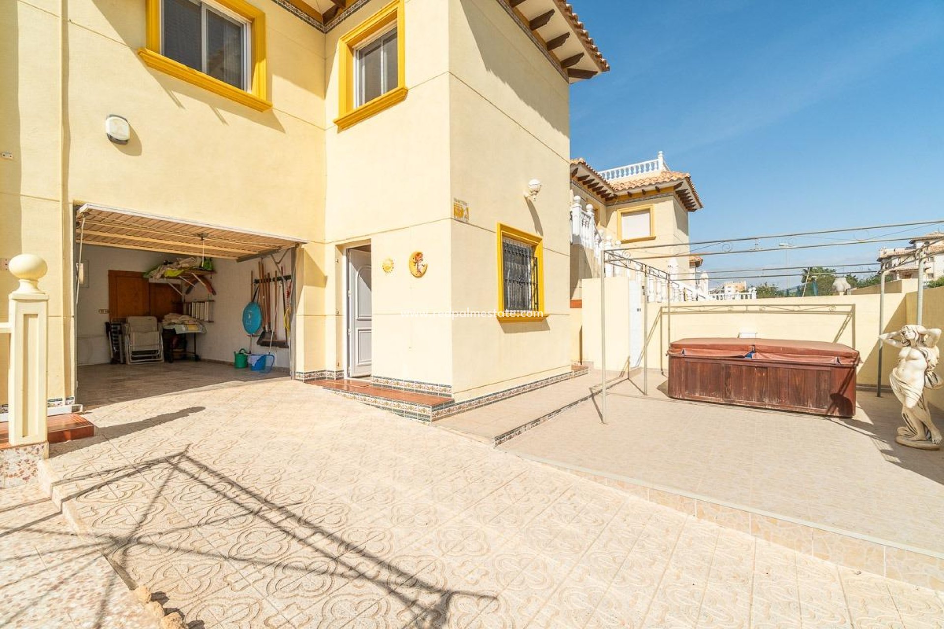 Resale - Villa -
Orihuela Costa - La Zenia