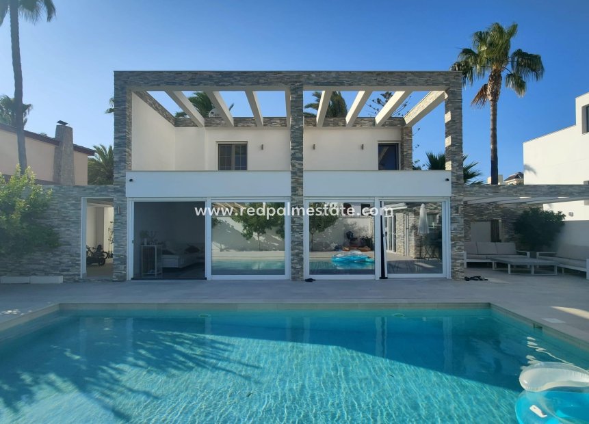 Resale - Villa -
Orihuela Costa - La Zenia